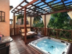 Jacuzzi in der Garten Jr. Suite